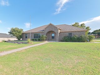 1623 W College Street, Jacksboro, TX 76458