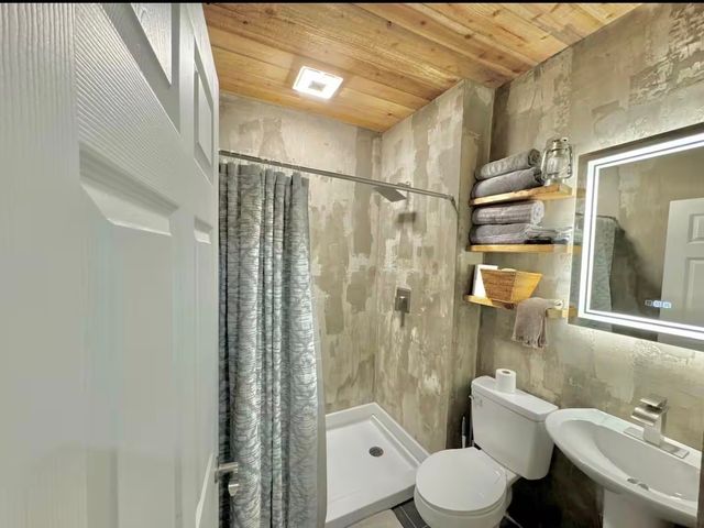 257 W 26TH Street, Erie, PA 16508