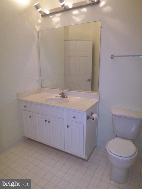 21222 MCFADDEN SQ #209, Sterling, VA 20165