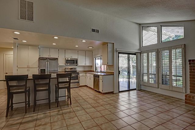 4401 The Ct, Sacramento, CA 95821