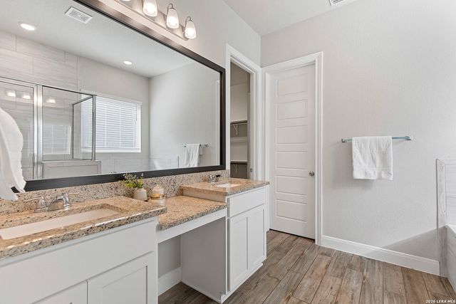 9015 Mendrin Rdg, Fair Oaks Ranch, TX 78015