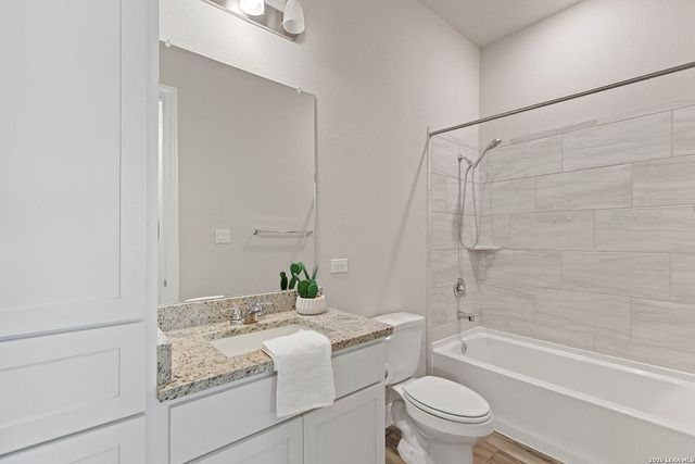 9015 Mendrin Rdg, Fair Oaks Ranch, TX 78015