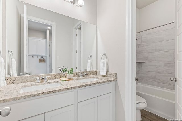 9015 Mendrin Rdg, Fair Oaks Ranch, TX 78015