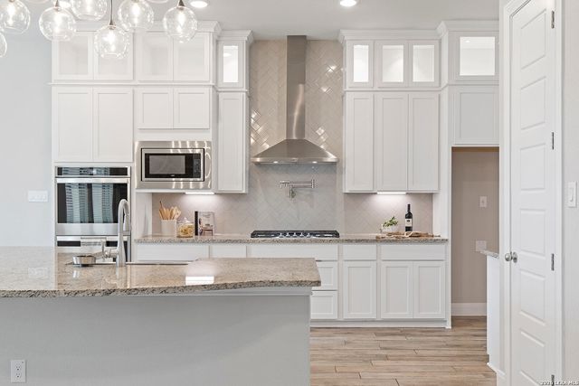 9015 Mendrin Rdg, Fair Oaks Ranch, TX 78015