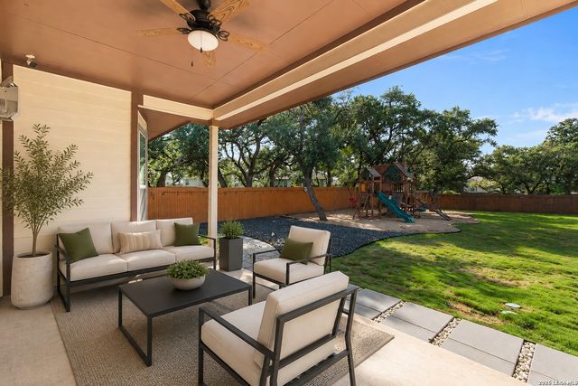 9015 Mendrin Rdg, Fair Oaks Ranch, TX 78015