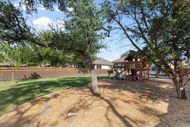 9015 Mendrin Rdg, Fair Oaks Ranch, TX 78015