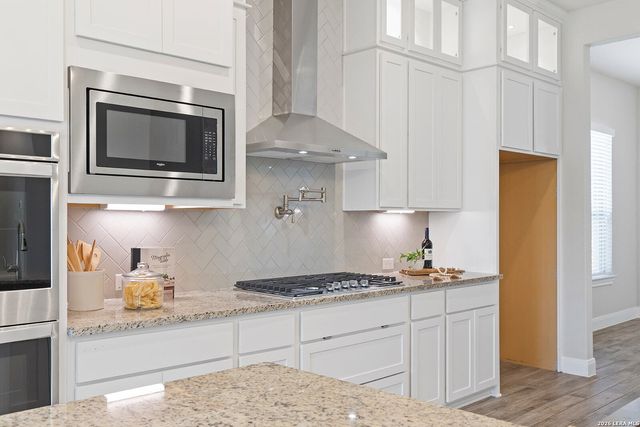 9015 Mendrin Rdg, Fair Oaks Ranch, TX 78015