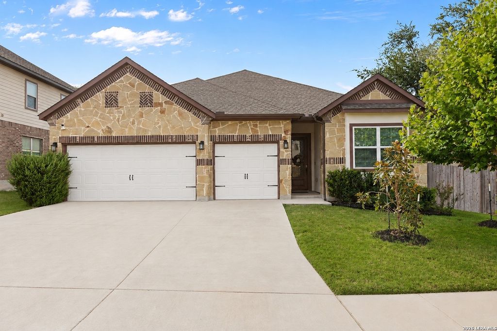9015 Mendrin Rdg, Fair Oaks Ranch, TX 78015