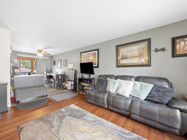 909 Cypress Lane, Joliet, IL 60435