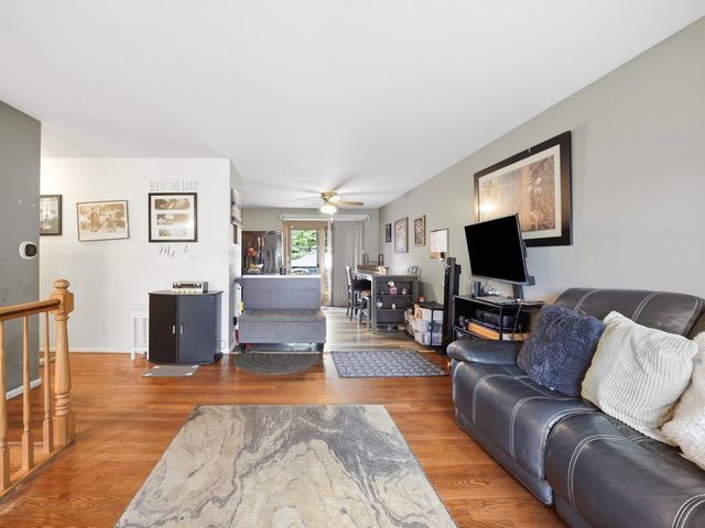 909 Cypress Lane, Joliet, IL 60435