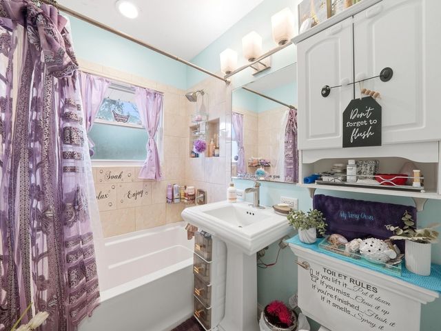 909 Cypress Lane, Joliet, IL 60435