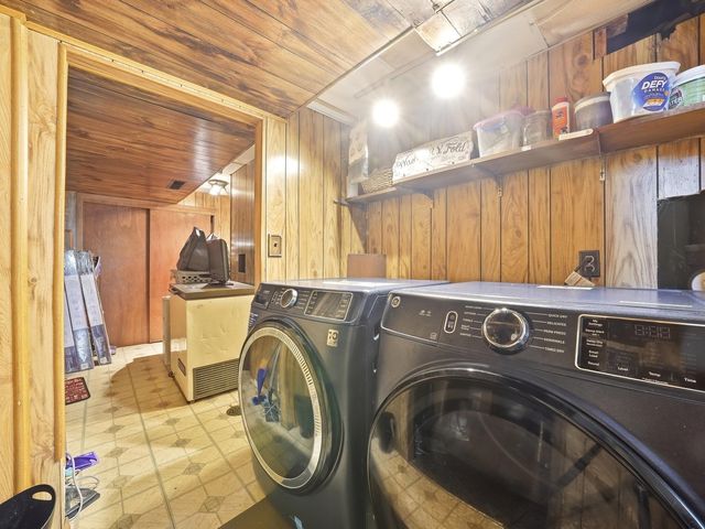 909 Cypress Lane, Joliet, IL 60435