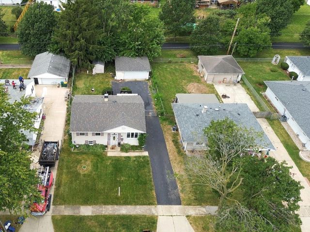909 Cypress Lane, Joliet, IL 60435