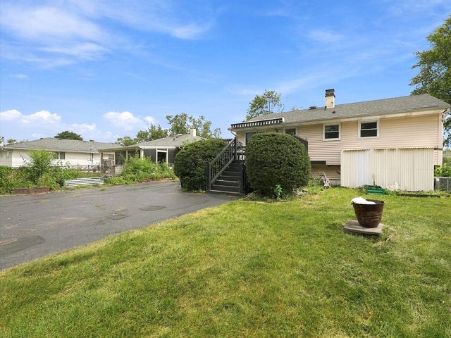 909 Cypress Lane, Joliet, IL 60435