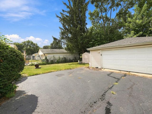 909 Cypress Lane, Joliet, IL 60435