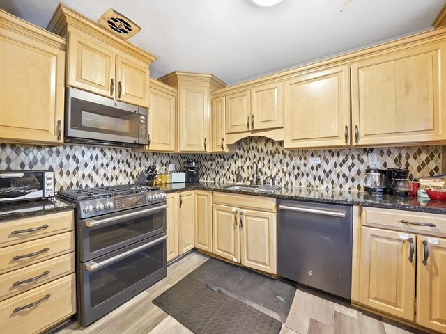 909 Cypress Lane, Joliet, IL 60435