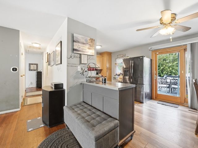 909 Cypress Lane, Joliet, IL 60435
