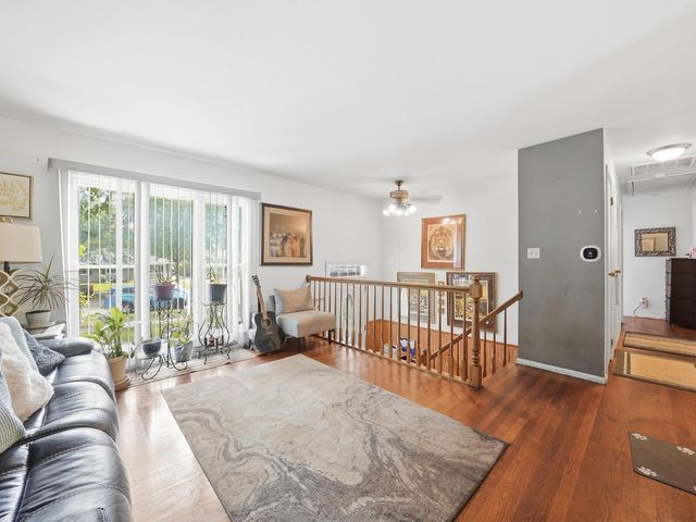 909 Cypress Lane, Joliet, IL 60435
