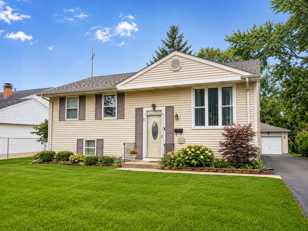 909 Cypress Lane, Joliet, IL 60435