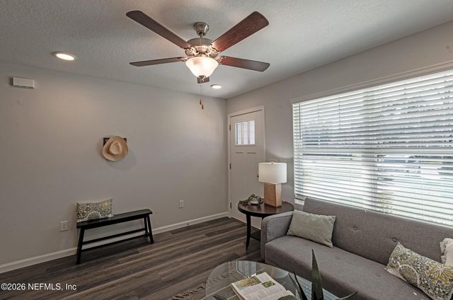 4135 COLLINS Road, Jacksonville, FL 32244