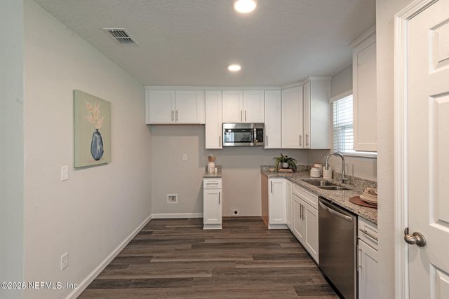 4135 COLLINS Road, Jacksonville, FL 32244