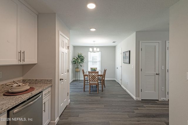 4135 COLLINS Road, Jacksonville, FL 32244