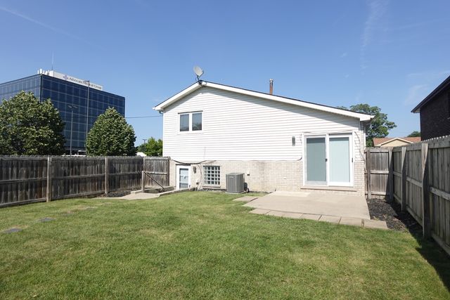 9800 S ARTESIAN Avenue, Evergreen Park, IL 60805