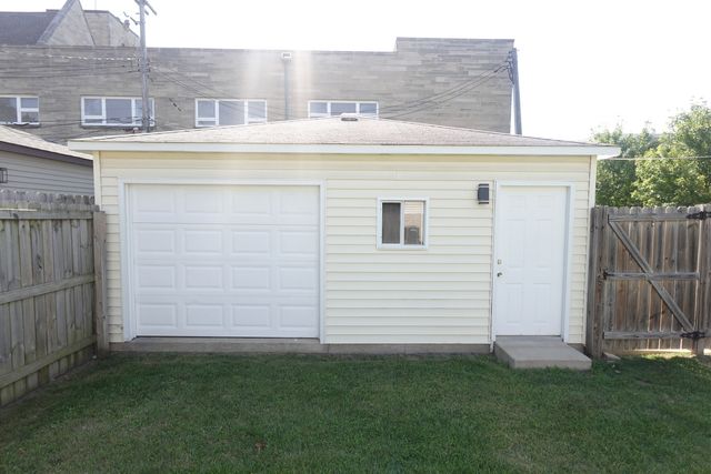 9800 S ARTESIAN Avenue, Evergreen Park, IL 60805