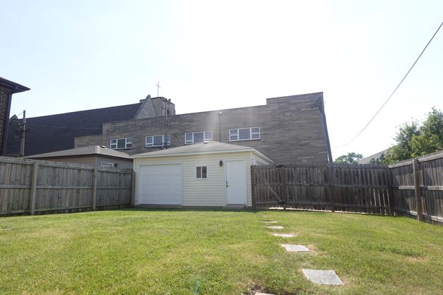 9800 S ARTESIAN Avenue, Evergreen Park, IL 60805