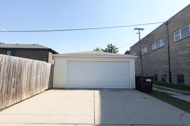 9800 S ARTESIAN Avenue, Evergreen Park, IL 60805