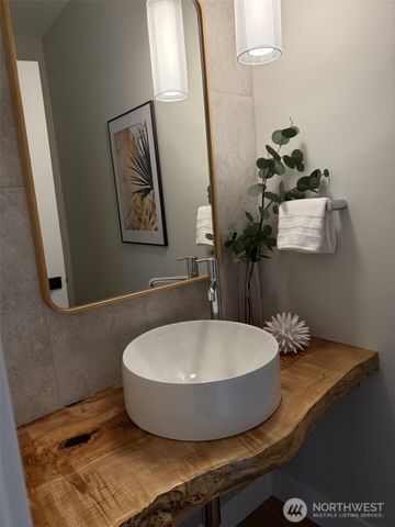 16344 Linden Avenue N, Shoreline, WA 98133