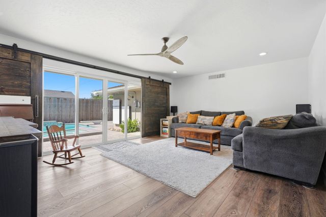 365 E Sycamore Drive, Hanford, CA 93230
