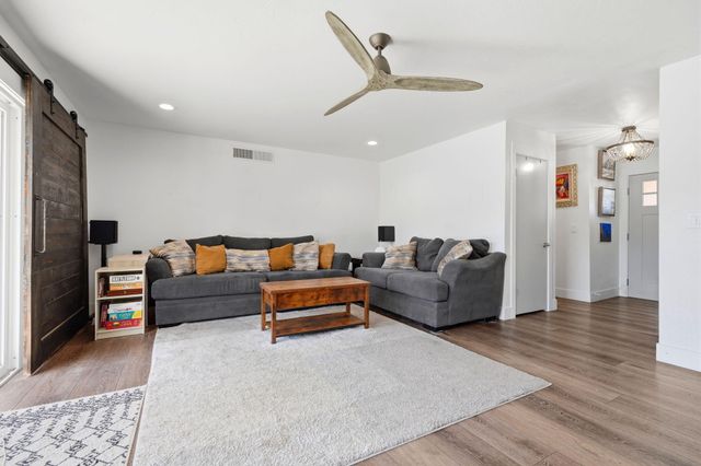365 E Sycamore Drive, Hanford, CA 93230