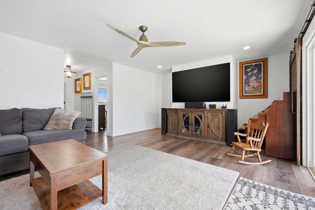 365 E Sycamore Drive, Hanford, CA 93230
