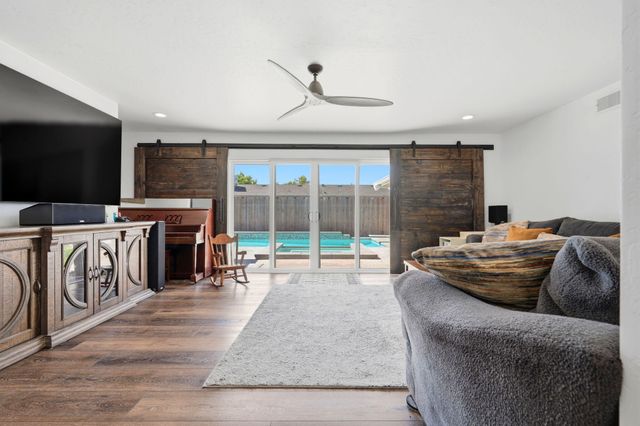 365 E Sycamore Drive, Hanford, CA 93230