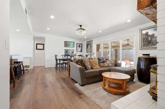 365 E Sycamore Drive, Hanford, CA 93230