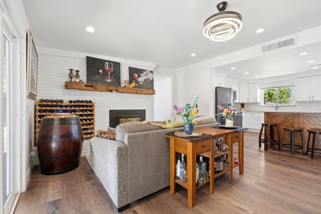 365 E Sycamore Drive, Hanford, CA 93230