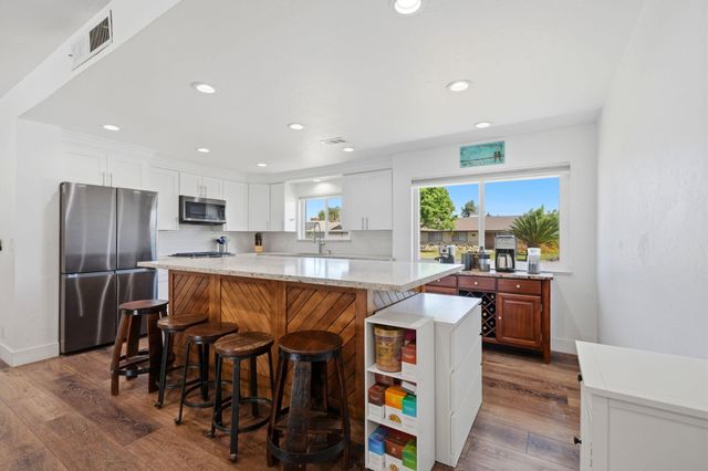 365 E Sycamore Drive, Hanford, CA 93230