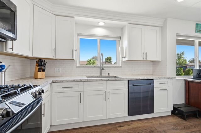 365 E Sycamore Drive, Hanford, CA 93230