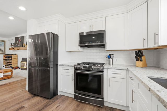 365 E Sycamore Drive, Hanford, CA 93230