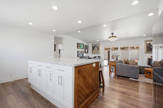 365 E Sycamore Drive, Hanford, CA 93230