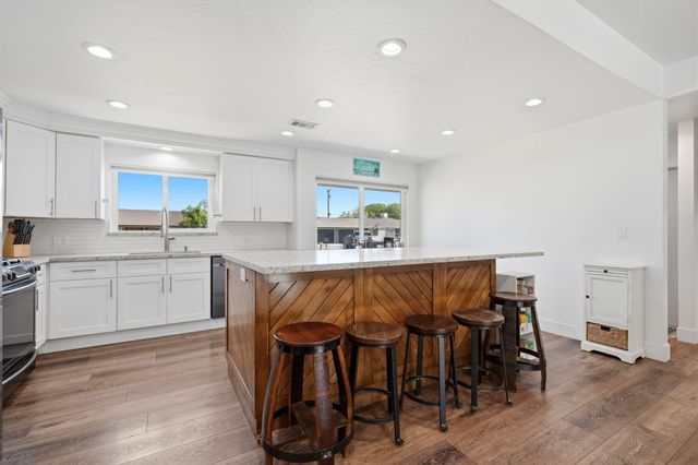 365 E Sycamore Drive, Hanford, CA 93230