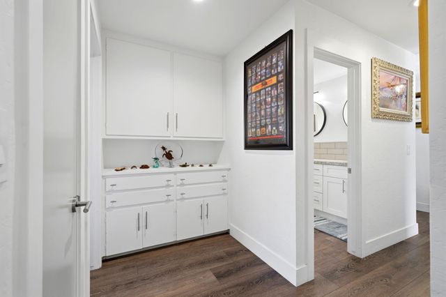 365 E Sycamore Drive, Hanford, CA 93230