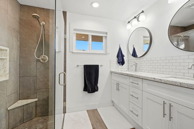 365 E Sycamore Drive, Hanford, CA 93230