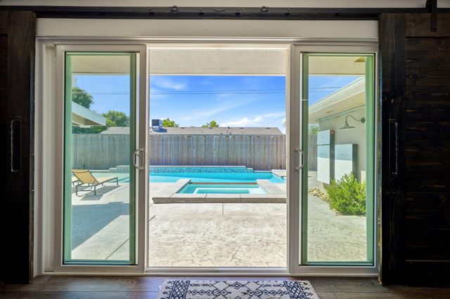 365 E Sycamore Drive, Hanford, CA 93230