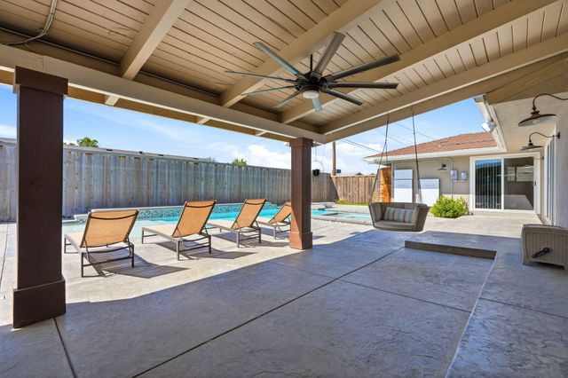 365 E Sycamore Drive, Hanford, CA 93230