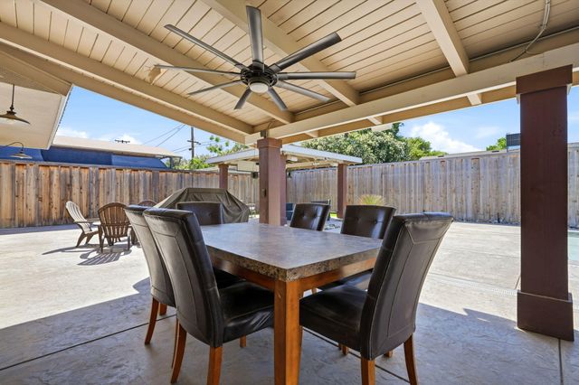 365 E Sycamore Drive, Hanford, CA 93230
