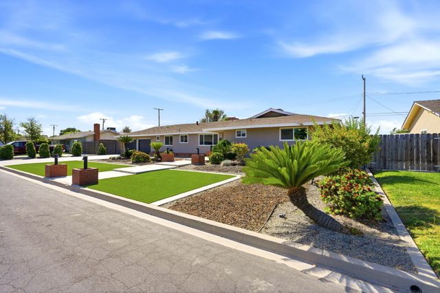 365 E Sycamore Drive, Hanford, CA 93230