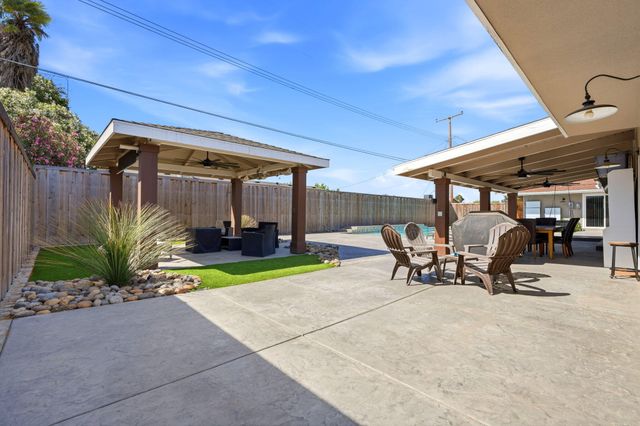 365 E Sycamore Drive, Hanford, CA 93230