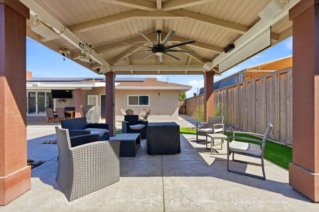 365 E Sycamore Drive, Hanford, CA 93230